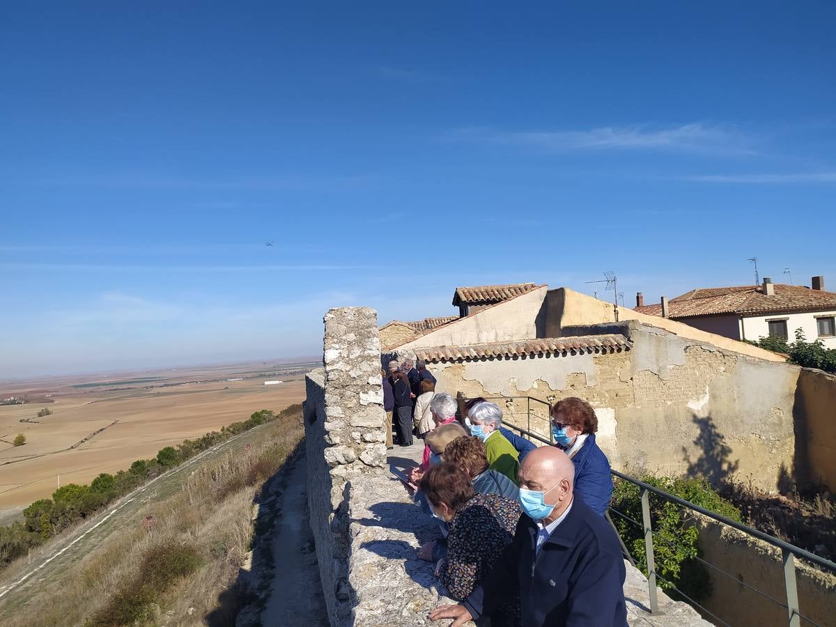 Fotos: Mayores de Villavicencio, Bolaños y Villalán visitan Urueña de la mano de Joaquín Díaz