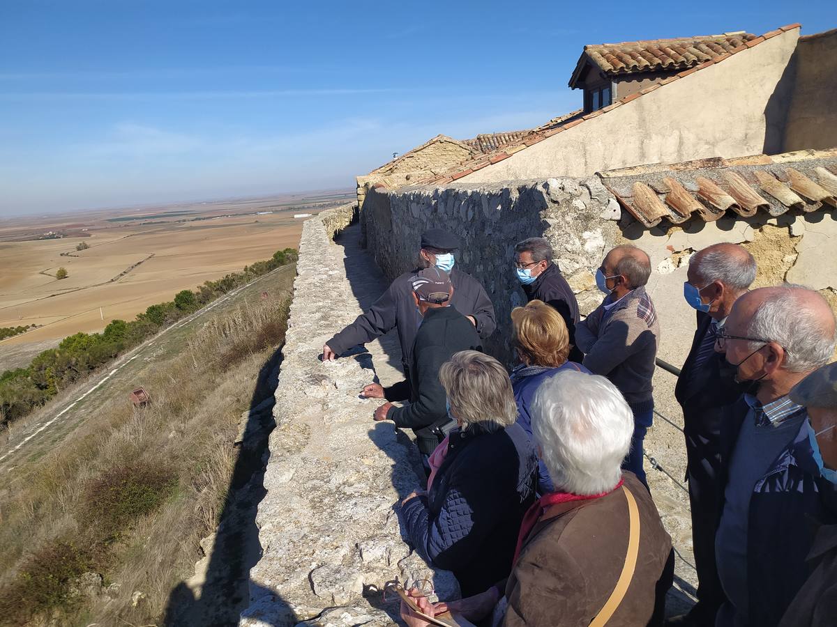 Fotos: Mayores de Villavicencio, Bolaños y Villalán visitan Urueña de la mano de Joaquín Díaz