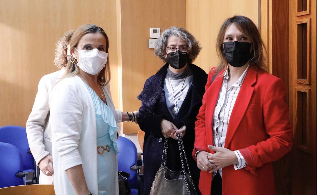 Rocío Lucas, consejera de Educación, participa en la presentación del libro de Esther del Brío en Salamanca. 