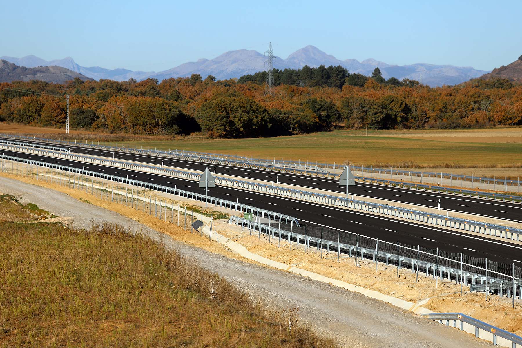 Fotos: La apertura del nuevo tramo de la A-73, inminente