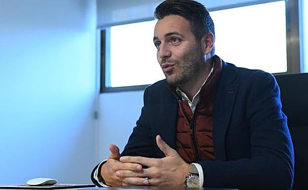 Fran Sánchez, en su despacho durante la entrevista.