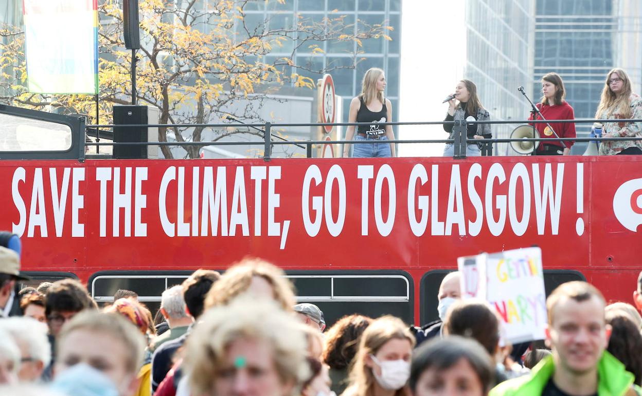 Una manifestación de activistas climáticos en Bélgica, con motivo de la COP26 que se celebrará en Glasgow. 