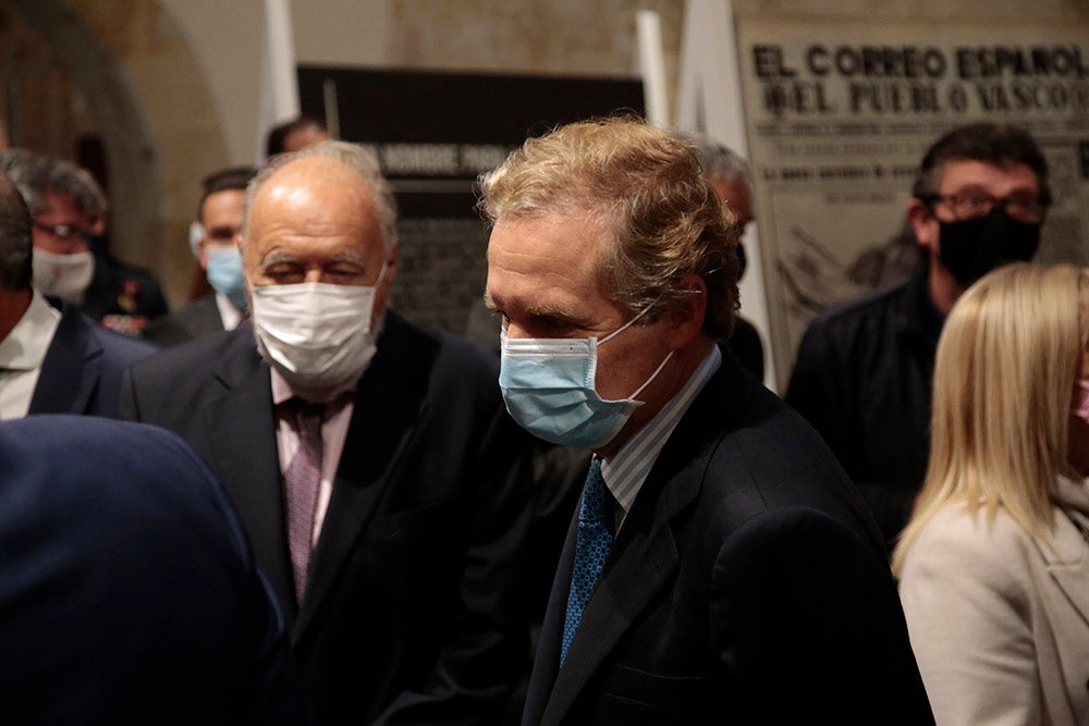 'El terror a portada' se compone de portadas, fotografías y artículos de los periódicos de Vocento, junto a objetos y fotografías cedidas por las familias de las víctimas