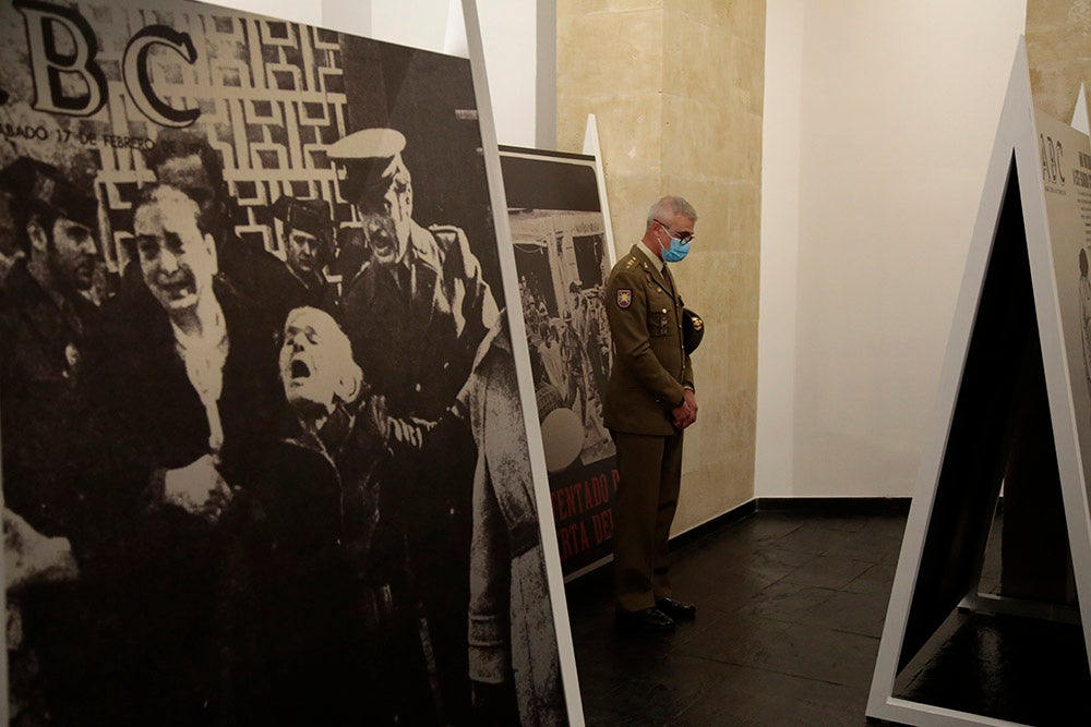 'El terror a portada' se compone de portadas, fotografías y artículos de los periódicos de Vocento, junto a objetos y fotografías cedidas por las familias de las víctimas