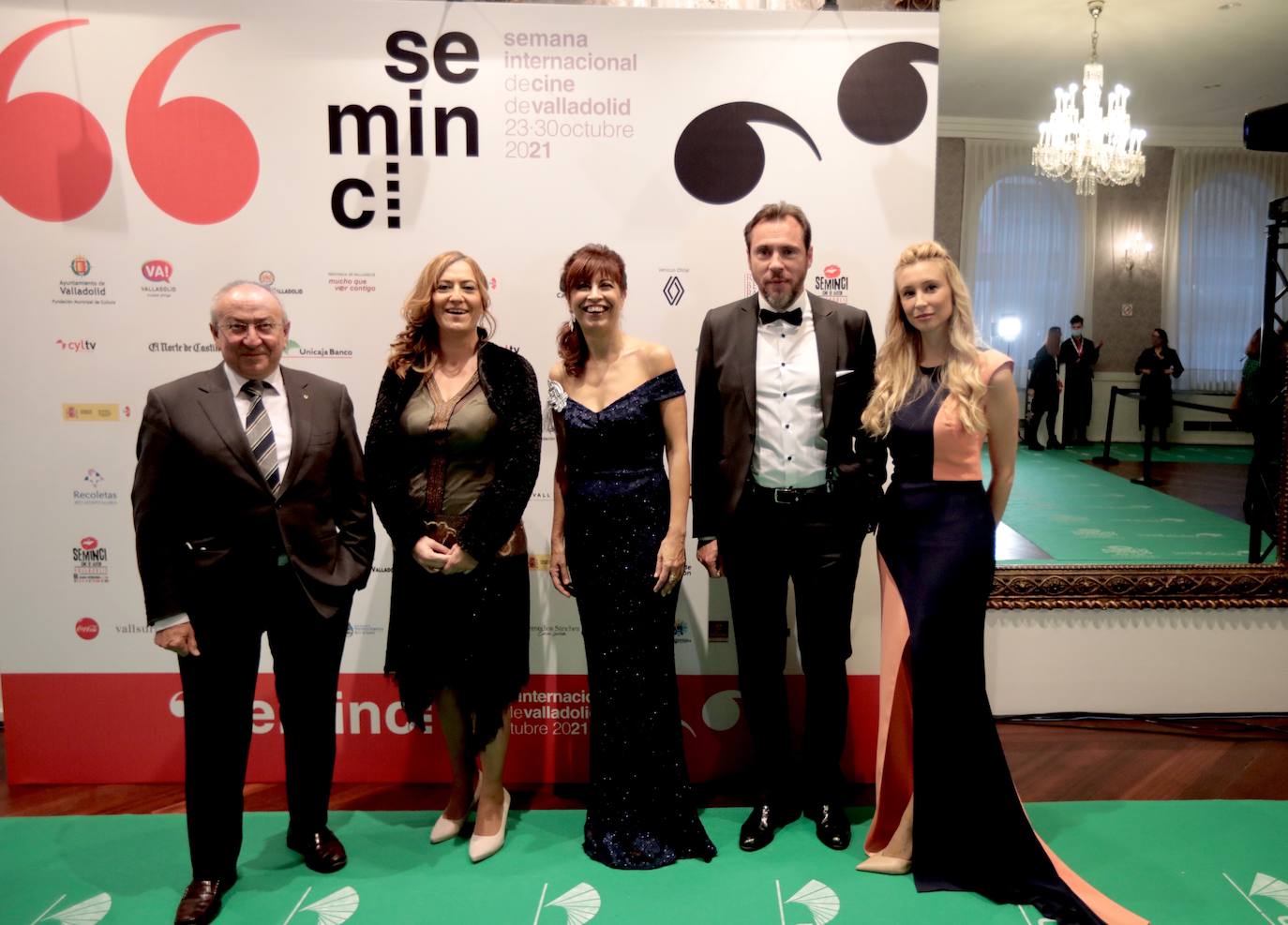 Última alfombra verde de la 66 edición de la Seminci.