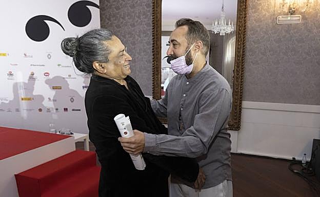 Pan Nalin (director de 'Last film show' y Fred Baillif (de 'La fam'), triunfadores en la 66 Seminci. 