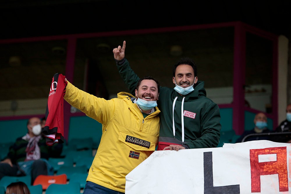 La afición del Salamanca CF UDS sigue sin poder celebrar goles en un Helmántico que acabó asistiendo a la celebración de los seguidores de la Unión Adarve 