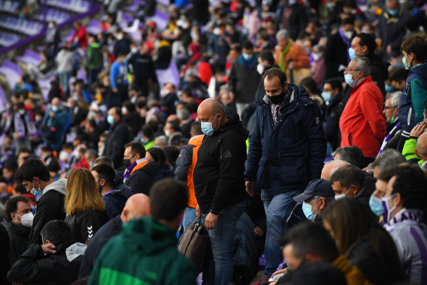 Fotos: Las imágenes de la grada de Zorrilla en el Real Valladolid-Eibar