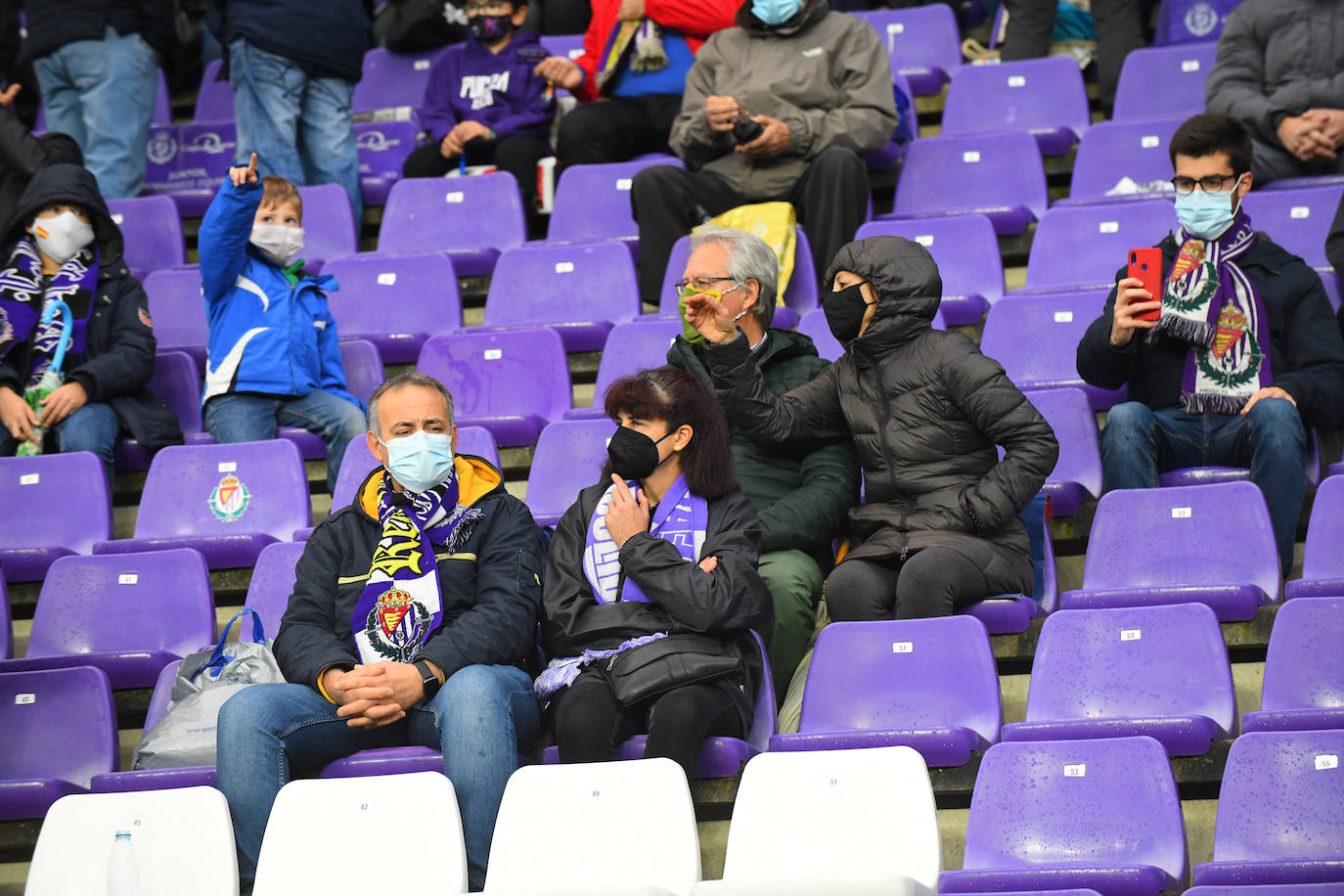Fotos: Las imágenes de la grada de Zorrilla en el Real Valladolid-Eibar