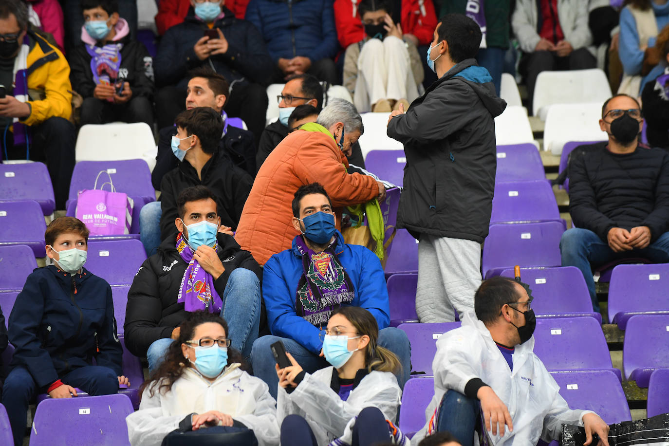 Fotos: Las imágenes de la grada de Zorrilla en el Real Valladolid-Eibar