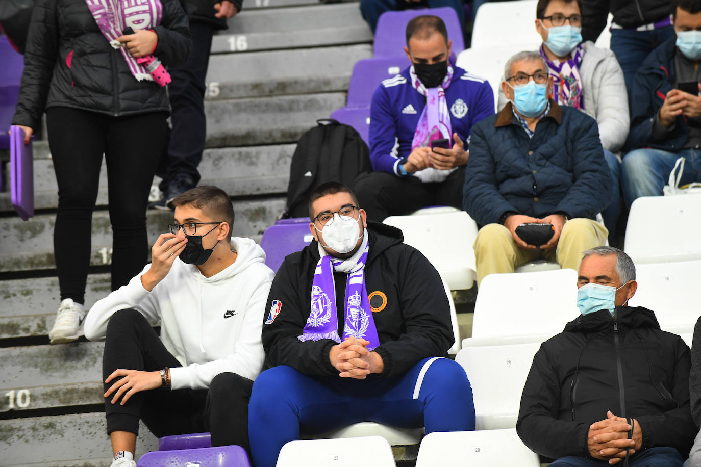Fotos: Las imágenes de la grada de Zorrilla en el Real Valladolid-Eibar