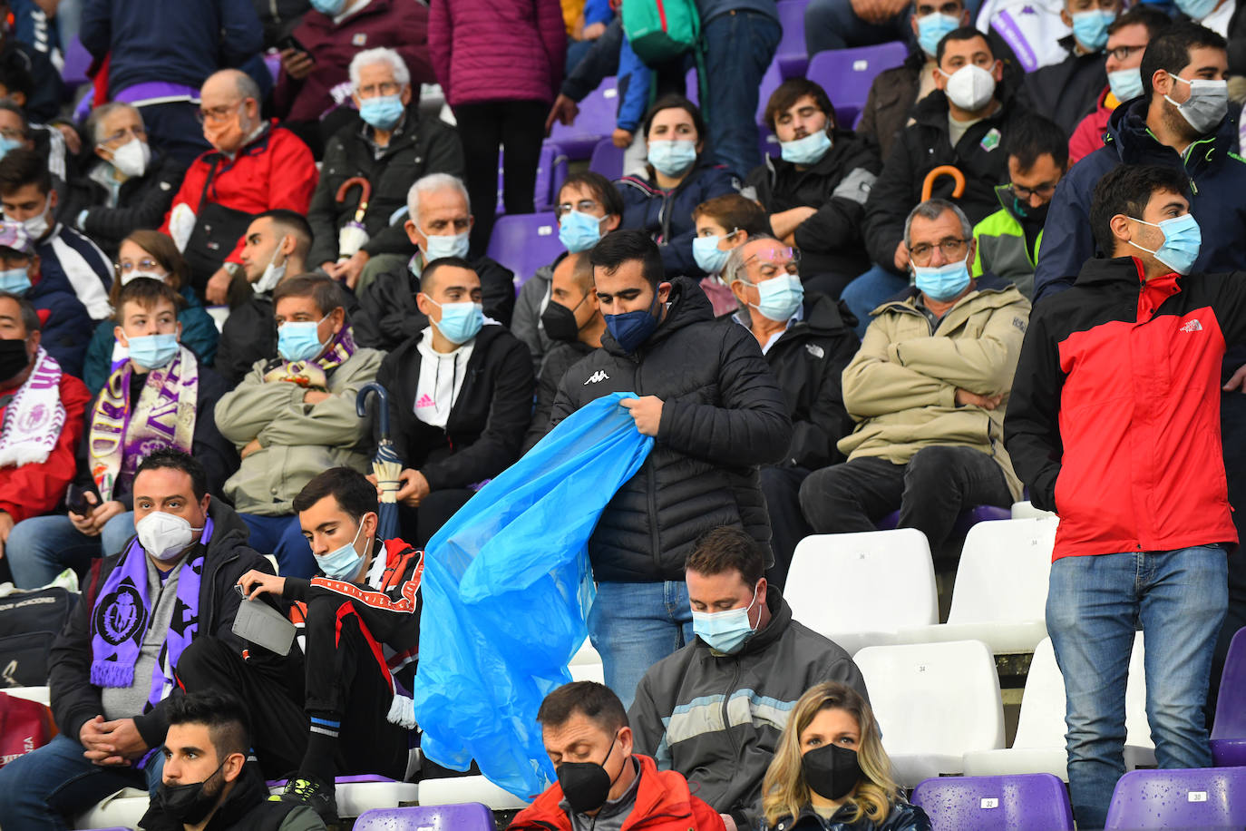 Fotos: Las imágenes de la grada de Zorrilla en el Real Valladolid-Eibar