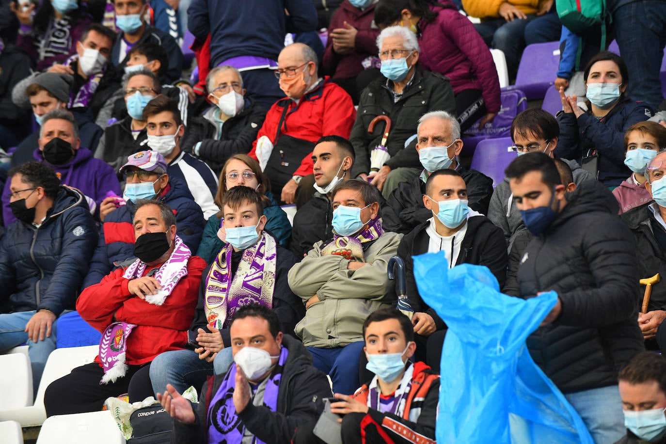 Fotos: Las imágenes de la grada de Zorrilla en el Real Valladolid-Eibar