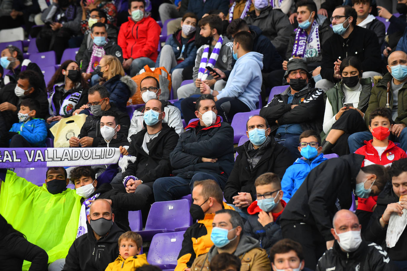 Fotos: Las imágenes de la grada de Zorrilla en el Real Valladolid-Eibar