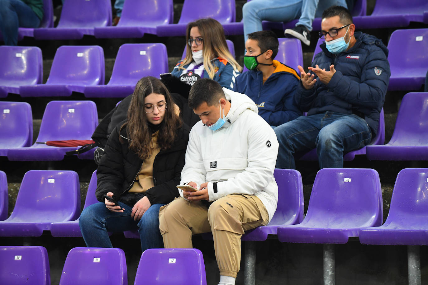 Fotos: Las imágenes de la grada de Zorrilla en el Real Valladolid-Eibar