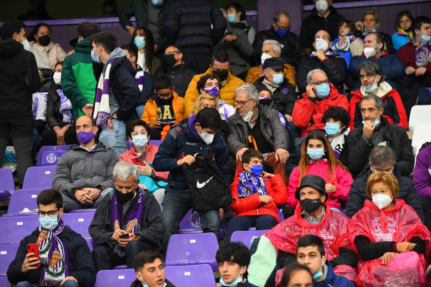 Fotos: Las imágenes de la grada de Zorrilla en el Real Valladolid-Eibar