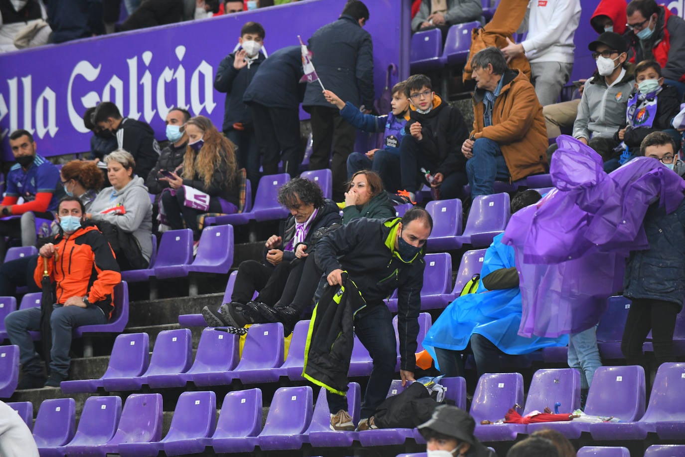 Fotos: Las imágenes de la grada de Zorrilla en el Real Valladolid-Eibar
