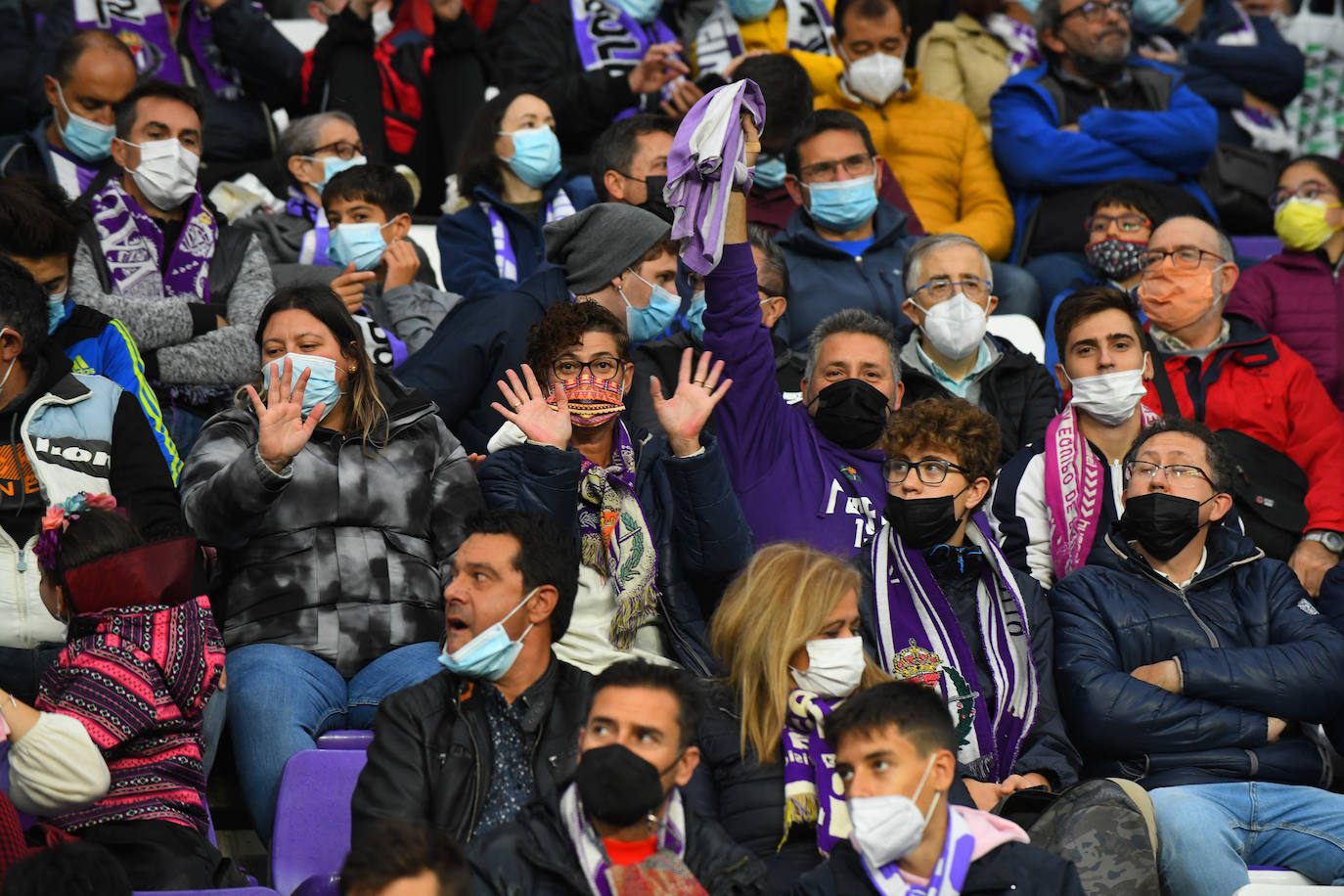 Fotos: Las imágenes de la grada de Zorrilla en el Real Valladolid-Eibar