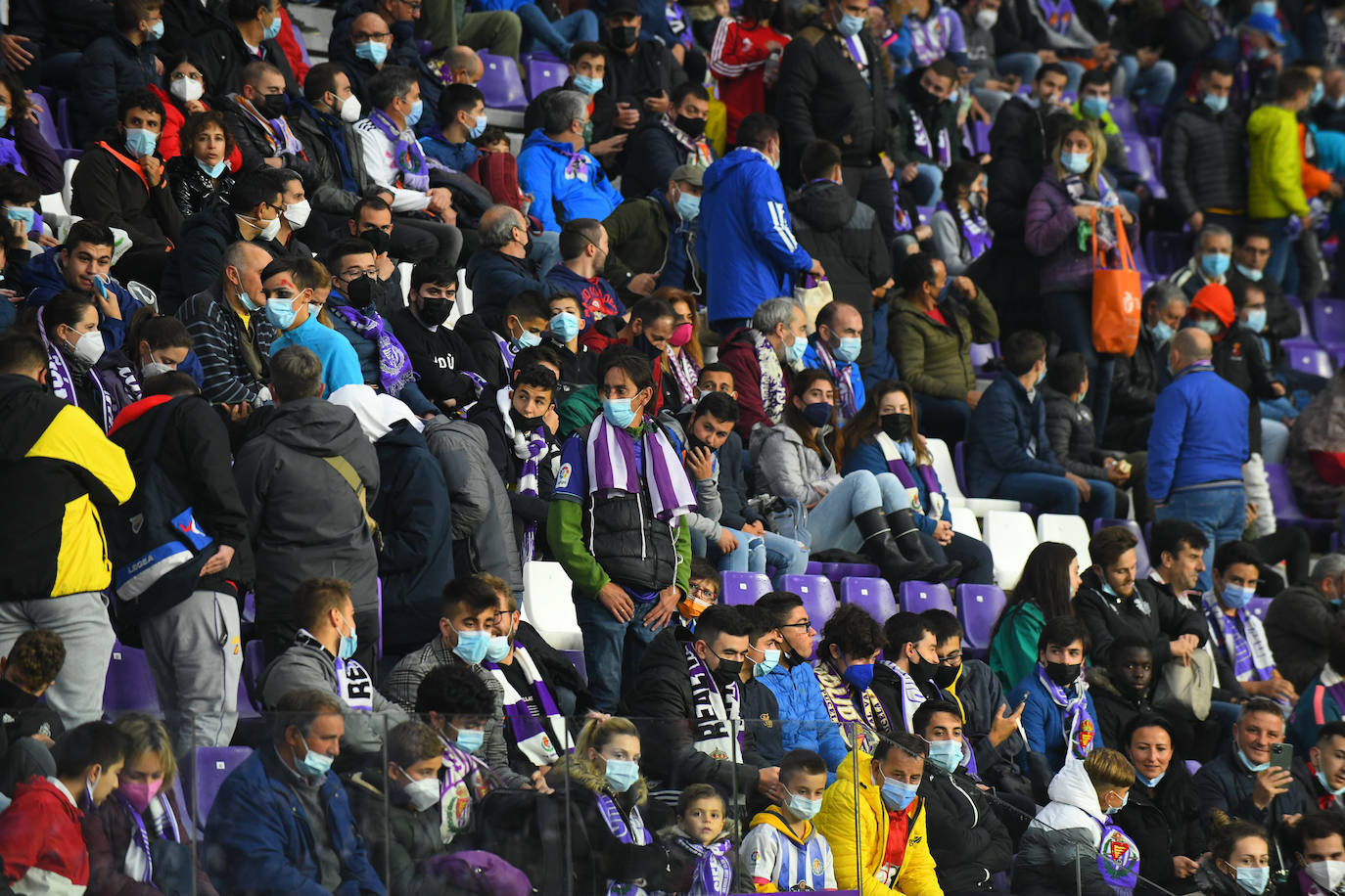 Fotos: Las imágenes de la grada de Zorrilla en el Real Valladolid-Eibar
