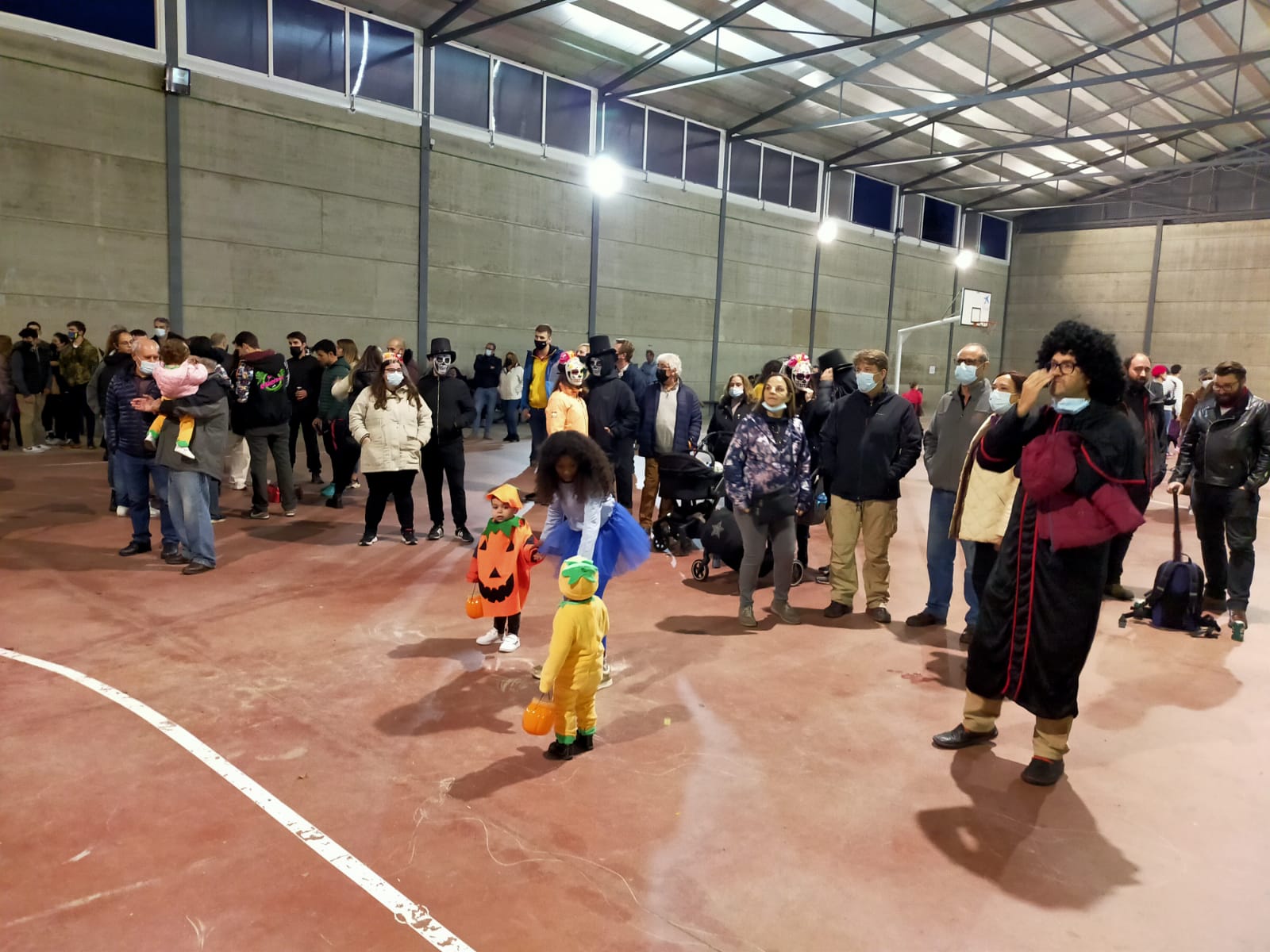 Calbochada y disfraces de Halloween en Linares de Riofrío, Villanueva del Conde y Nava de Francia