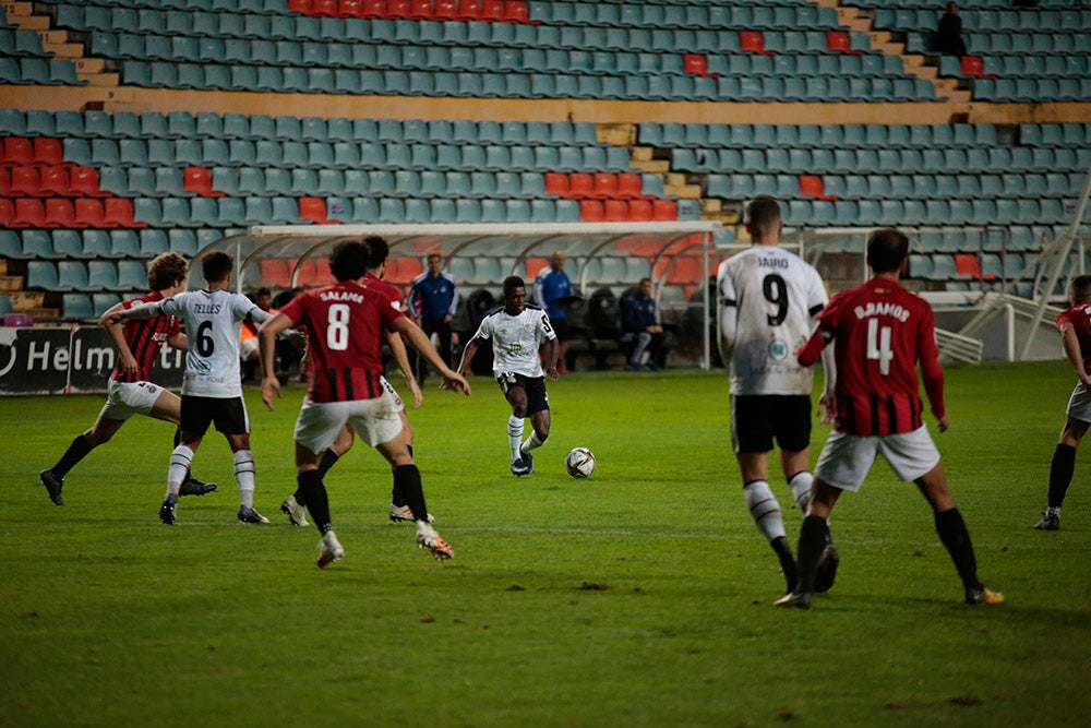 Pesadilla para el Salamanca UDS en el Helmántico ante el líder Unión Adarve (0-1)
