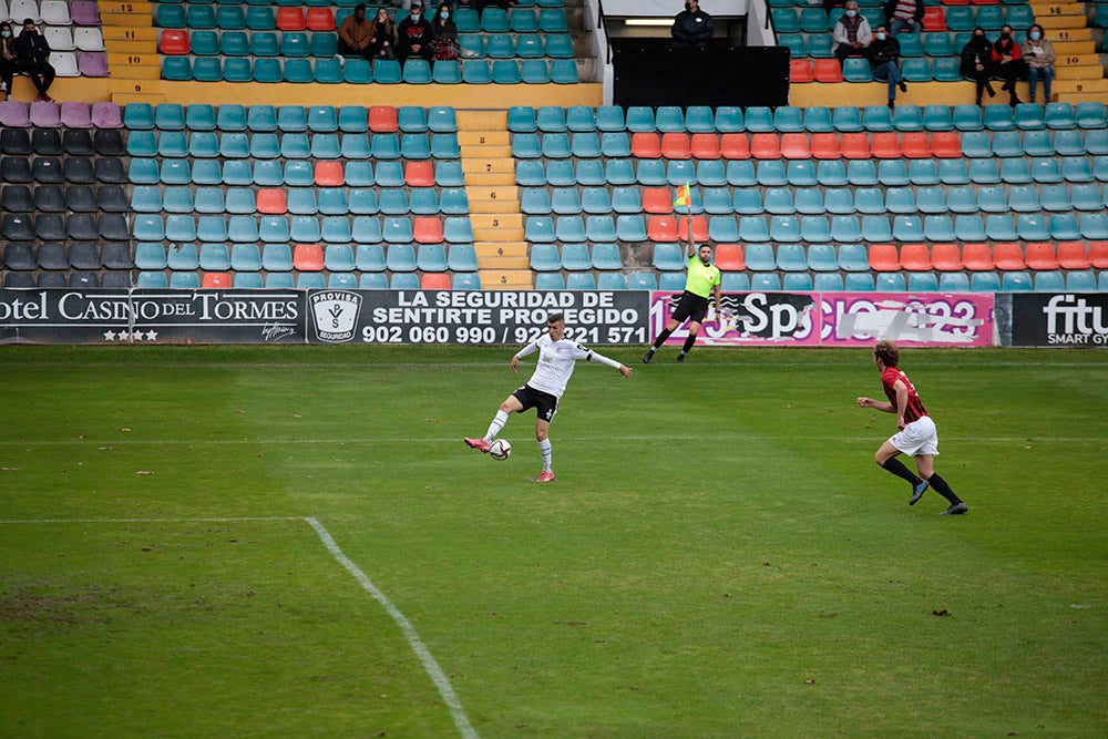 Pesadilla para el Salamanca UDS en el Helmántico ante el líder Unión Adarve (0-1)