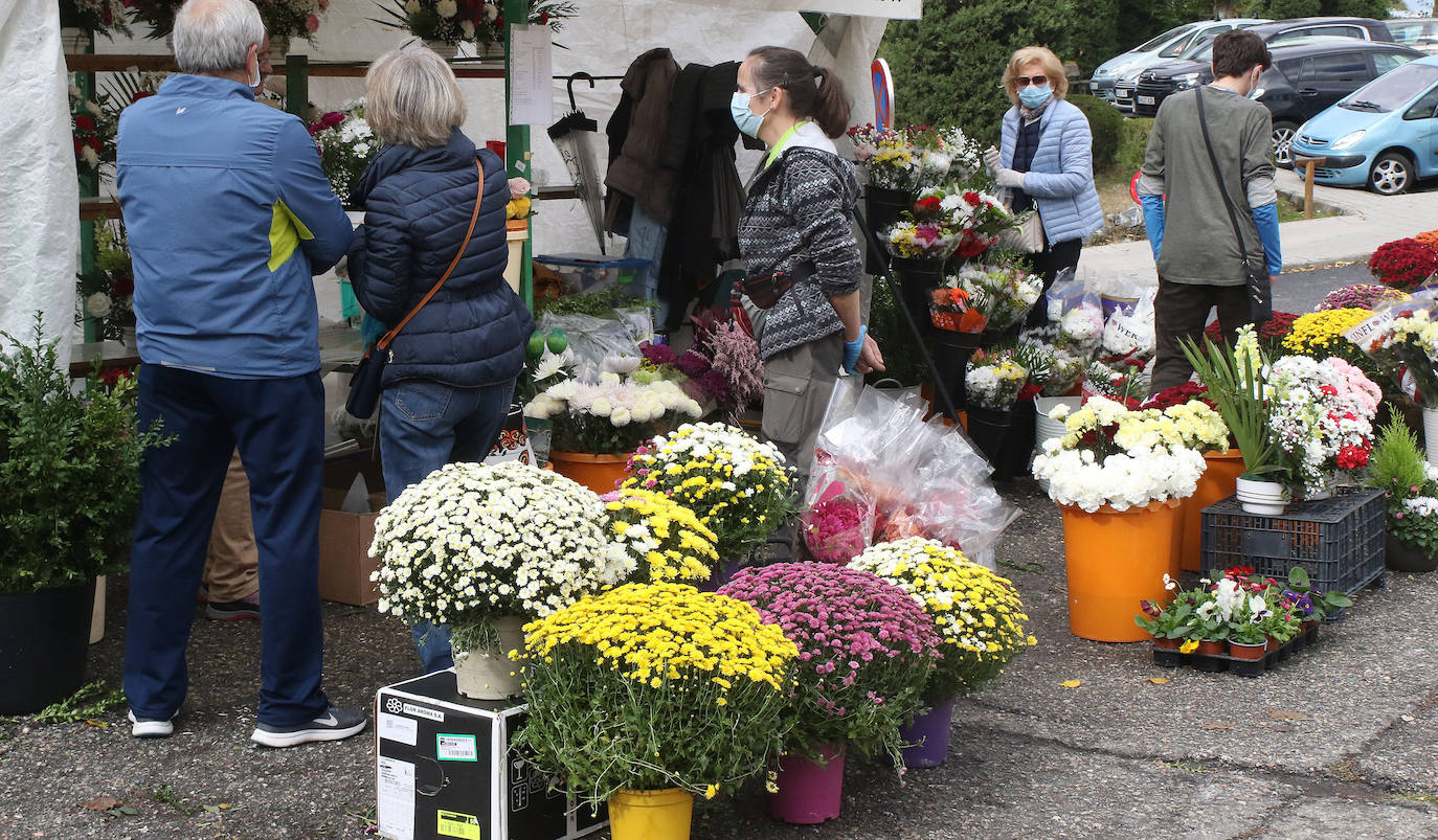 Día de Todos los Santos en el cementerio de Segovia.