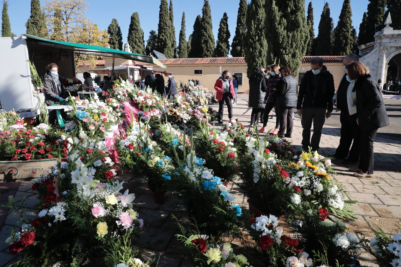 Día de Todos los Santos en el Cementerio del Carmen de Valladolid.