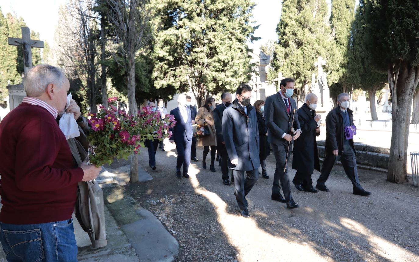 Día de Todos los Santos en el Cementerio del Carmen de Valladolid.