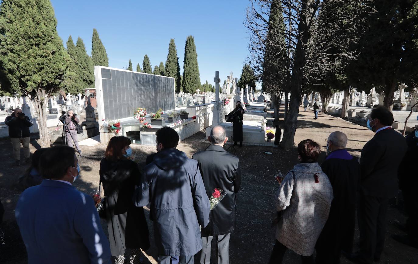 Día de Todos los Santos en el Cementerio del Carmen de Valladolid.