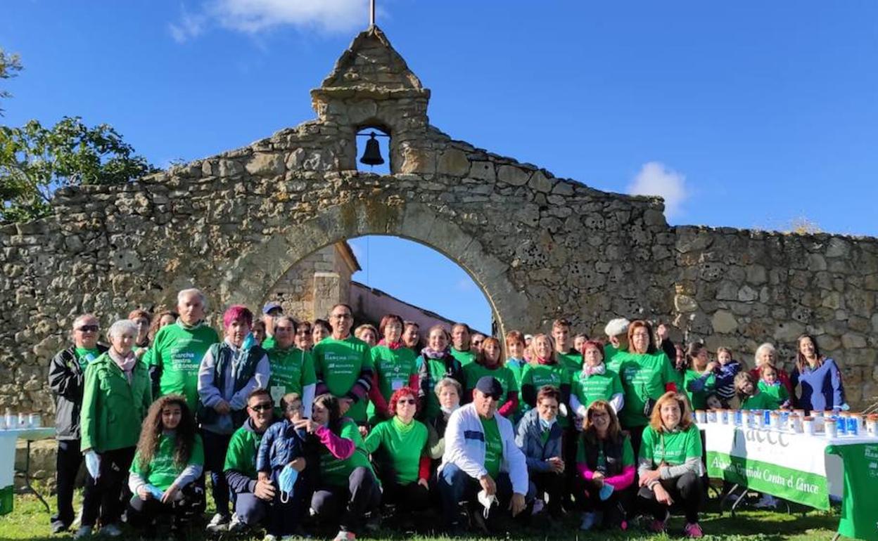 Trescientos andarines marchan contra el cáncer en la comarca de Tierra de Campos