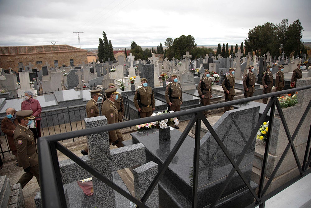 Día de los Caídos por la Patria en el cementerio de Salamanca