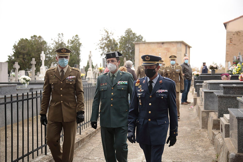 Día de los Caídos por la Patria en el cementerio de Salamanca