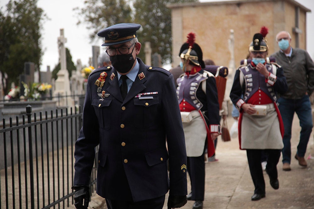 Día de los Caídos por la Patria en el cementerio de Salamanca