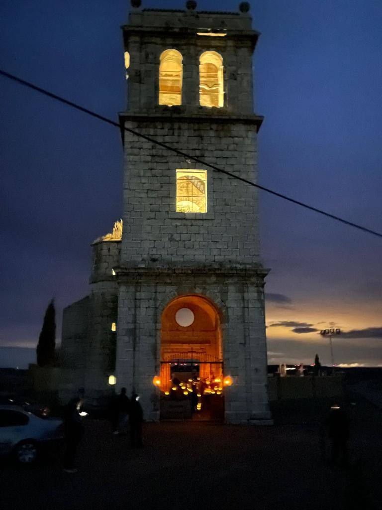 Fotos: Velas en el cementerio de Pedrosa del Rey