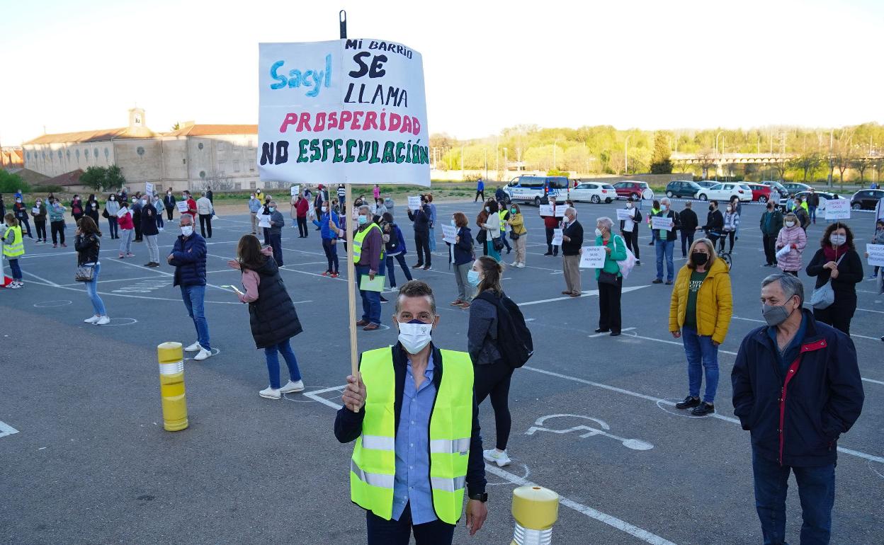 Concentración de los vecinos por el Centro de Salud. 
