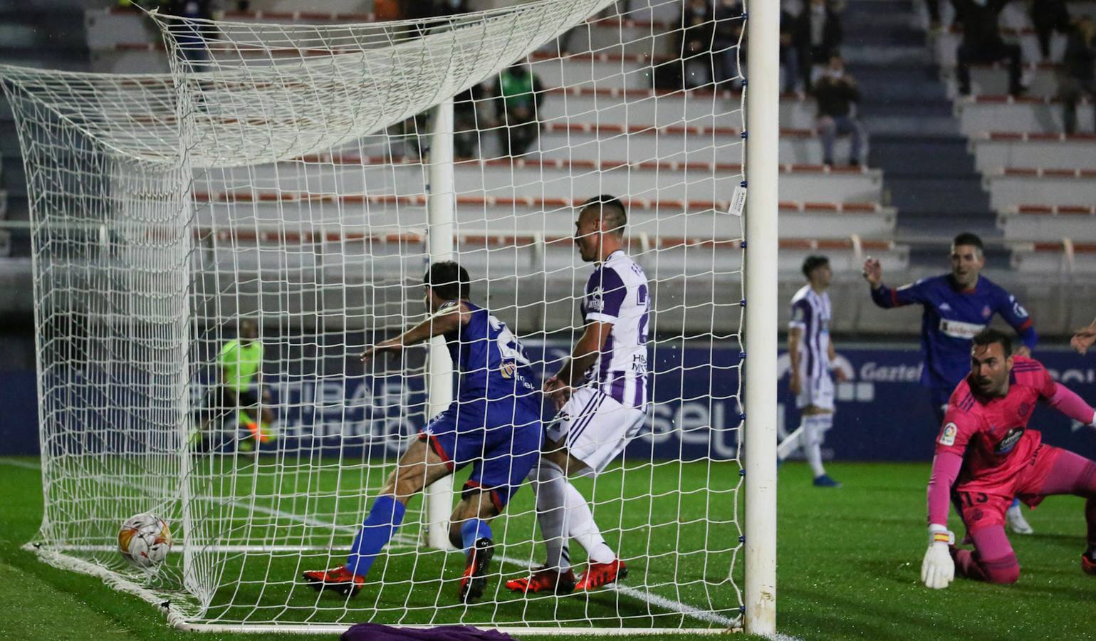 Fotos: Derrota del Real Valladolid ante el Amorebieta (4-1)