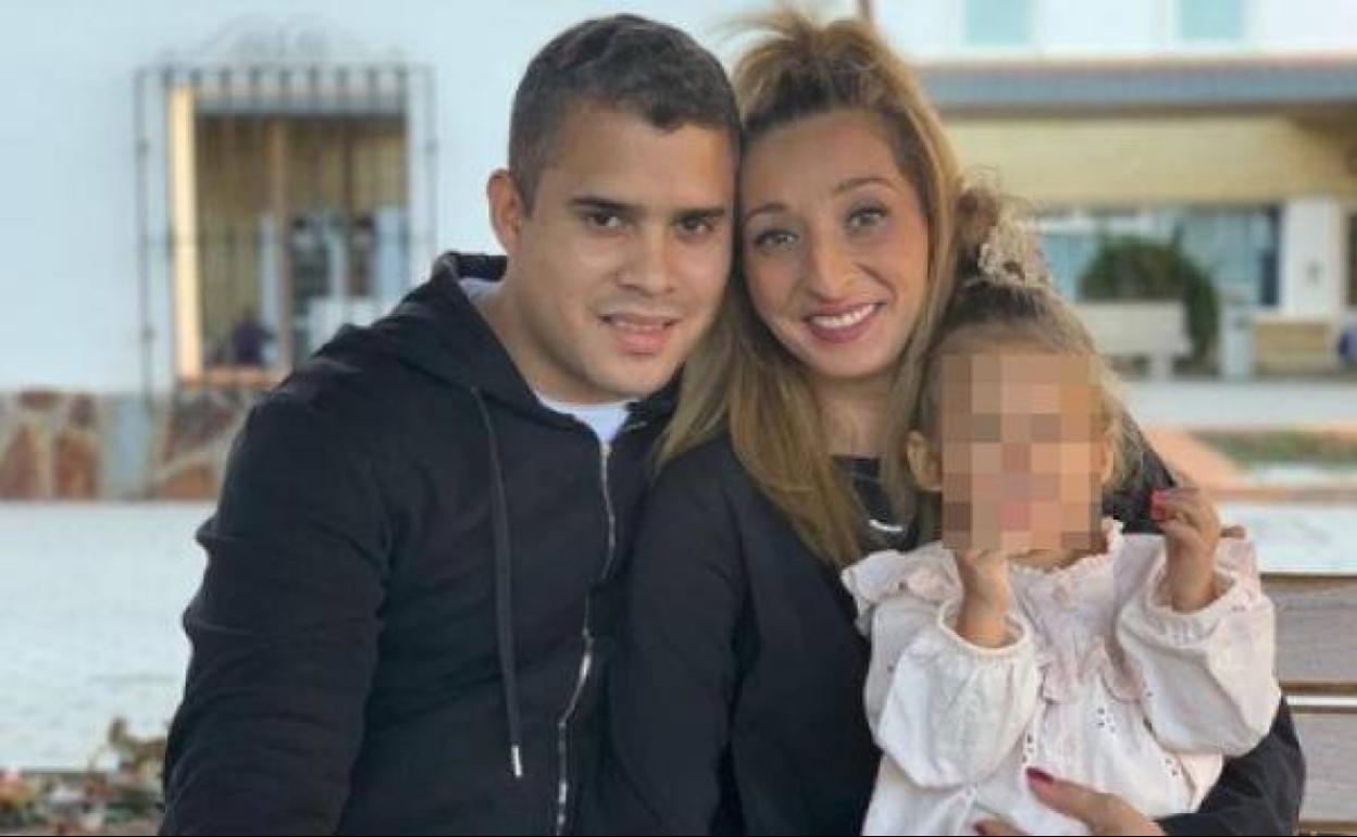 José Fernando, Michu y su hija. 