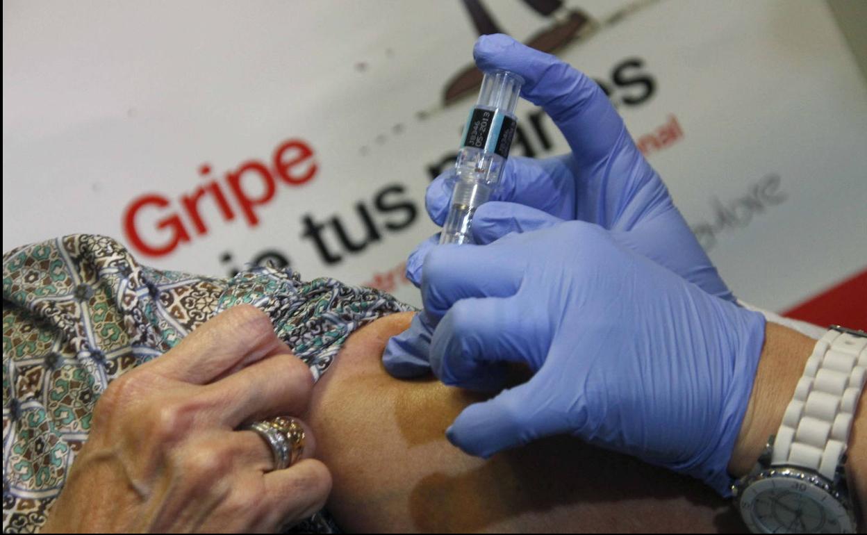 Valladolid: Los mayores de 70 años podrán pedir cita desde el lunes para vacunarse de gripe y covid