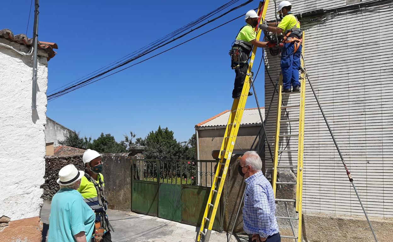 Obras de instalación en el municipio de Barruecopardo. 