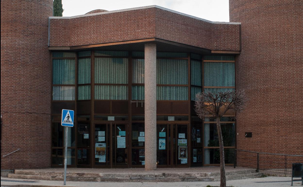 Fachada del Centro de Mayores de Laguna de Duero 