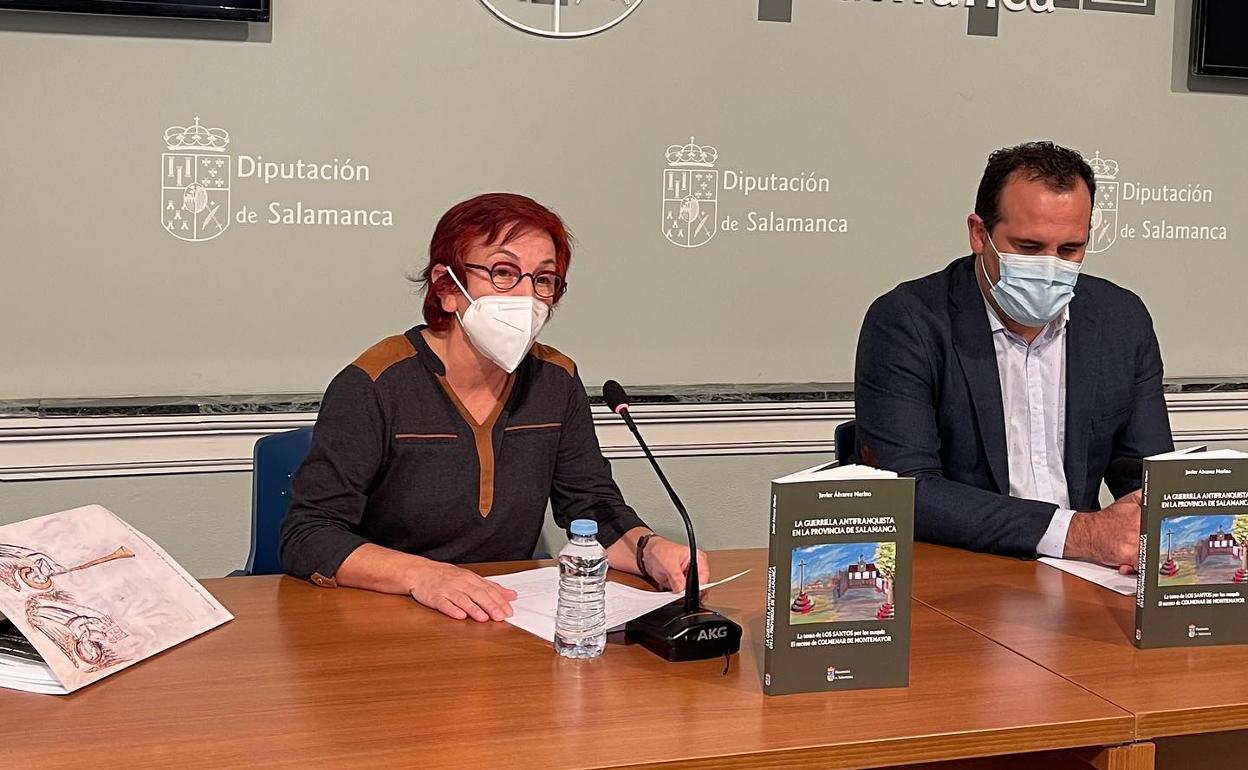 María Ángeles Román y David Mingo durante la presentación del libro del fallecido Javier Álvarez. 