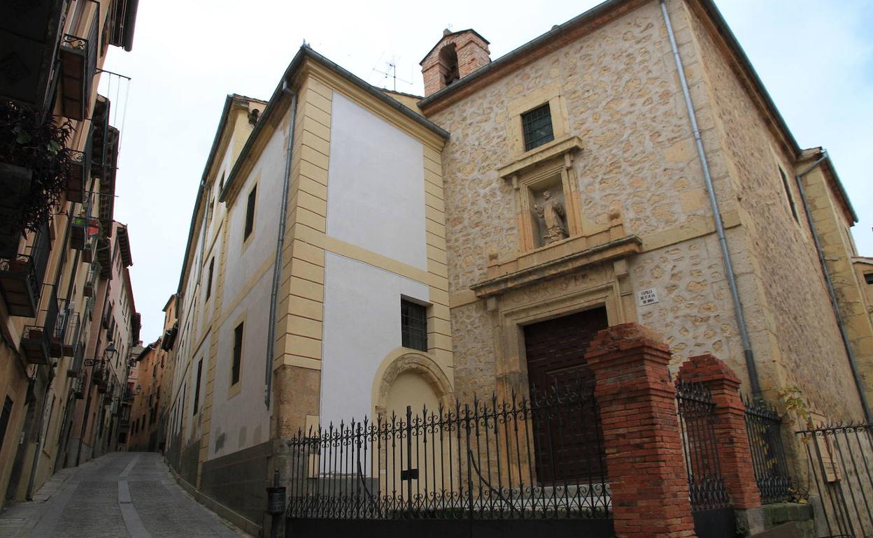 Templo y edificio del convento de las Juaninas en la calle Desamparados de la ciudad. 
