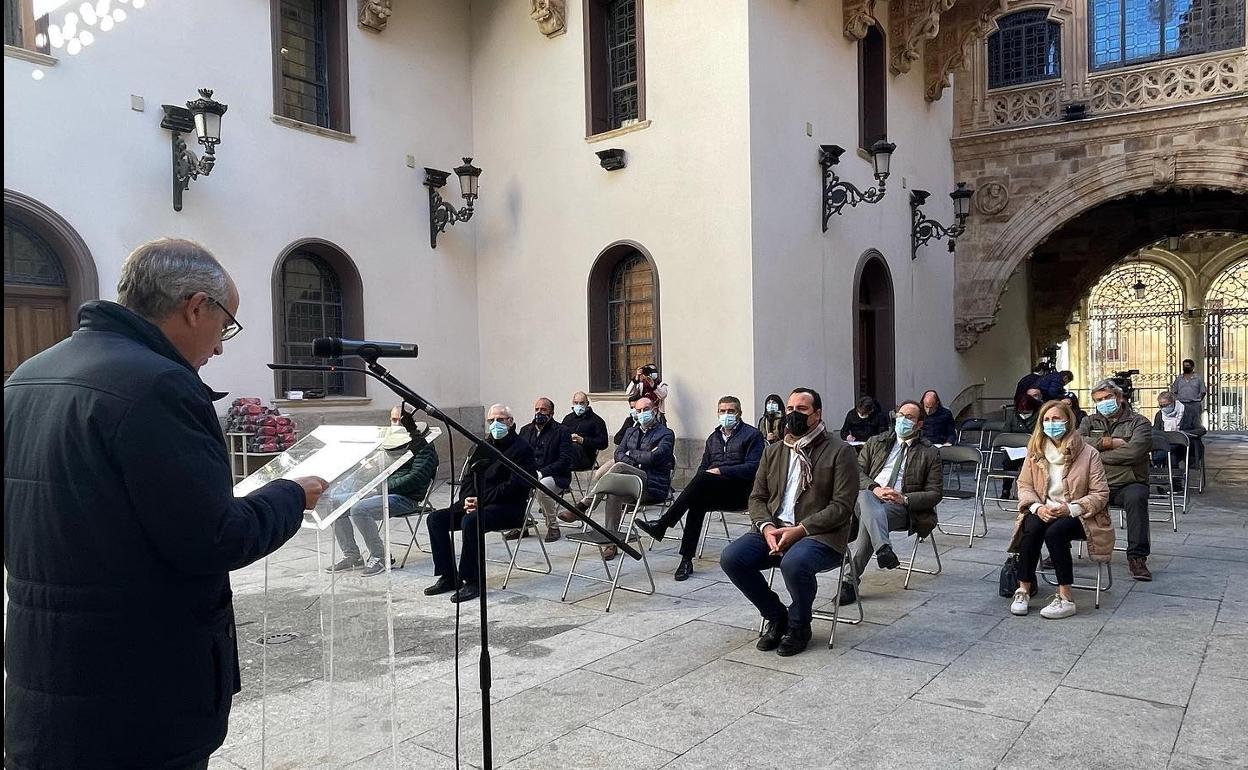 Javier Iglesias, durante la presentación del programa en el palacio de La Salina.