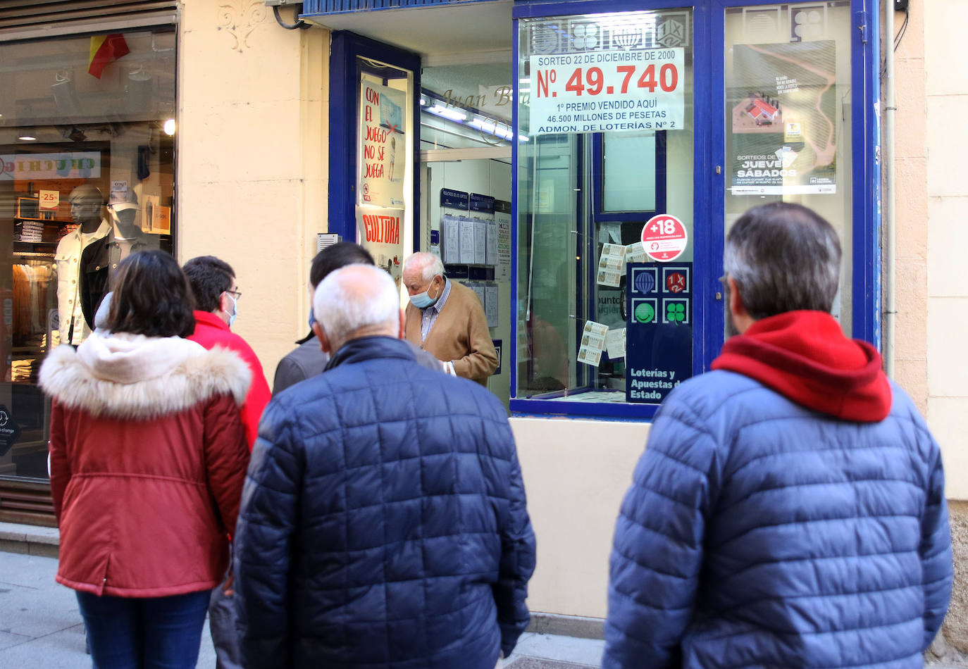 La fiesta de La Almudena en Madrid, llena las calles de Segovia 