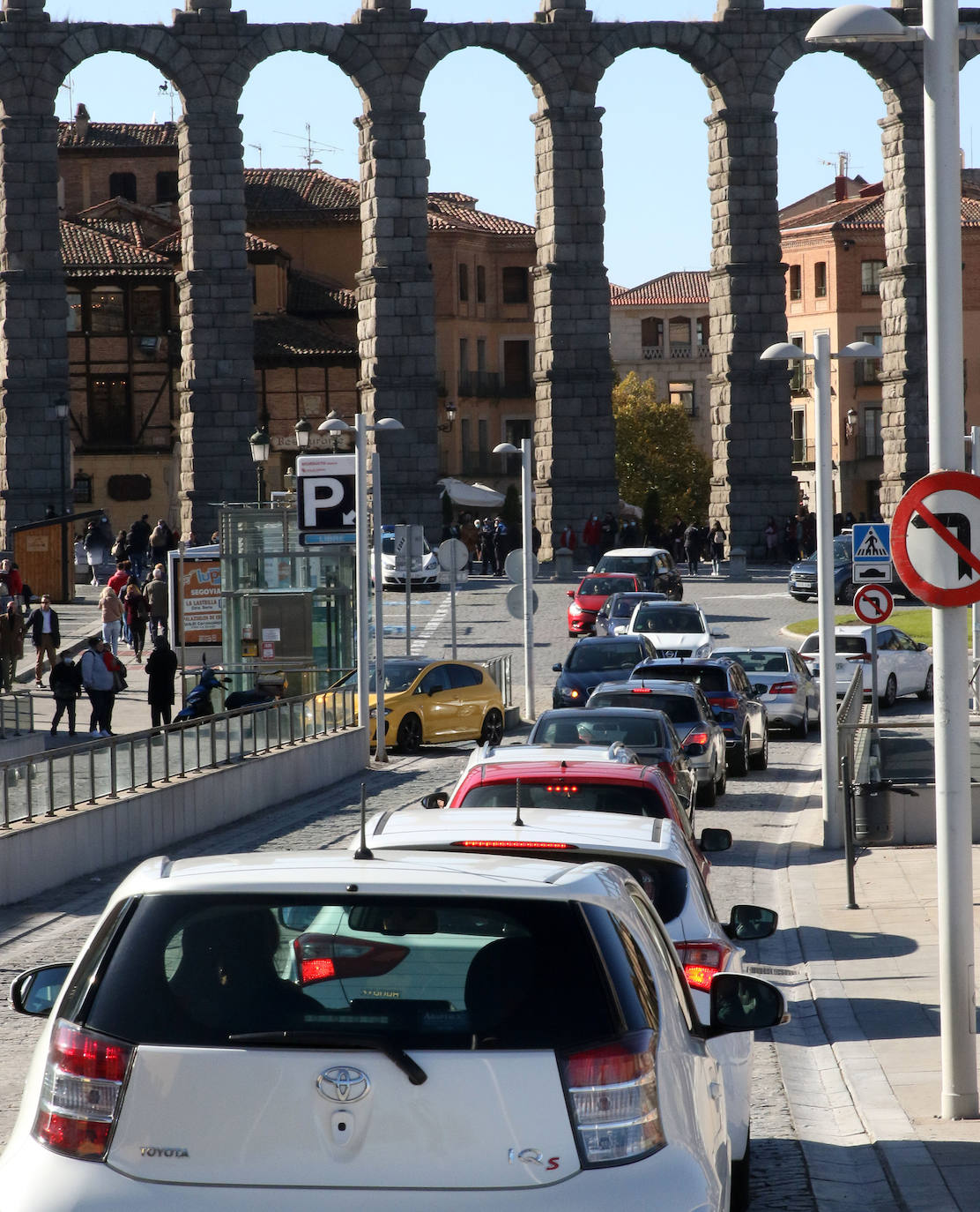 La fiesta de La Almudena en Madrid, llena las calles de Segovia 