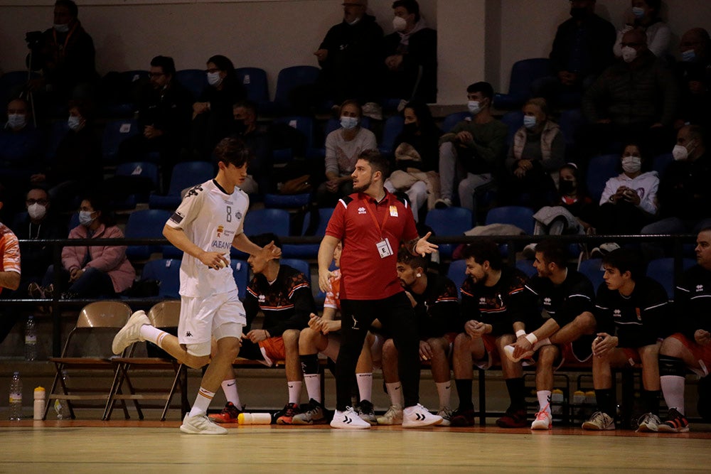 Primera derrota en casa para el BM Salamanca ante el Ademar B (30-36)