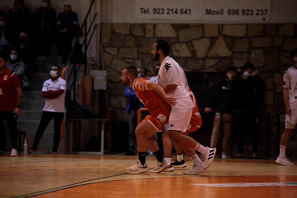 Primera derrota en casa para el BM Salamanca ante el Ademar B (30-36)