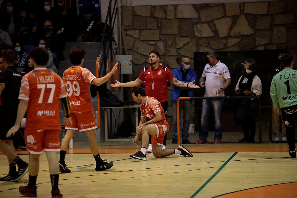 Primera derrota en casa para el BM Salamanca ante el Ademar B (30-36)