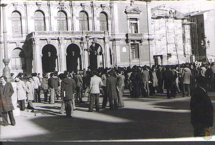 Los antecedentes inmediatos pueden fijarse el 16 de enero, cuando estudiantes de Filosofía y Letras organizaron una asamblea multitudinaria que terminó siendo disuelta por la policía.